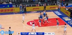 連續(xù)吃癟！克里斯先是籃下被李炎哲大帽&又被李炎哲生斷